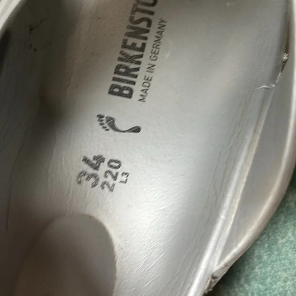 Silver Birkenstocks, youth size 34. - Picture 3 of 4